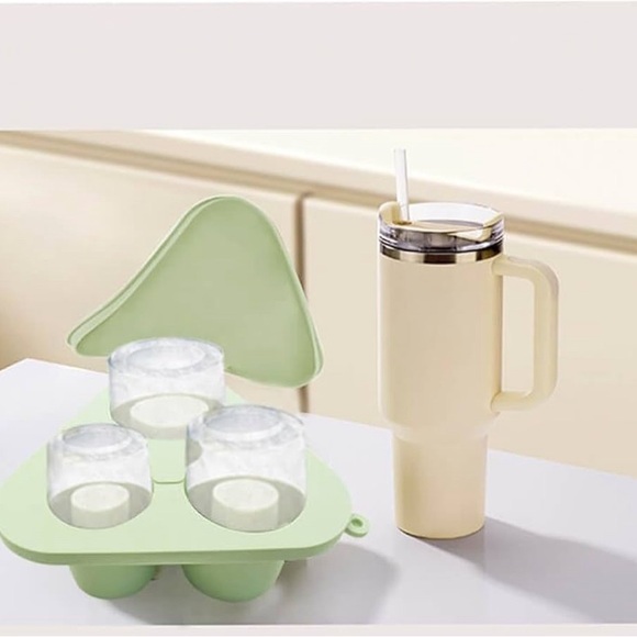 Ice Cube Tray Large Capacity Ice Lattice with Cover NEW!!! Pretty Green - Picture 6 of 11